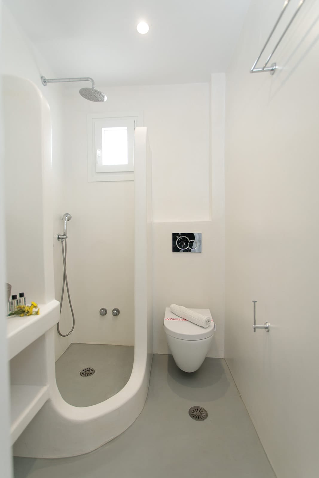 Family Apartment of 4 guests on top Floor with Balcony partial Sea View