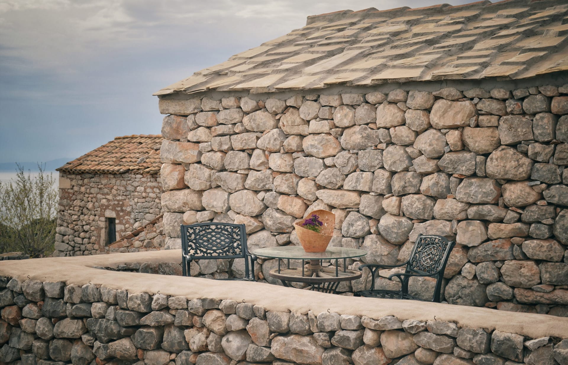 Megalithiko (Big-stone) Multi-level suite with mountain view and sea view