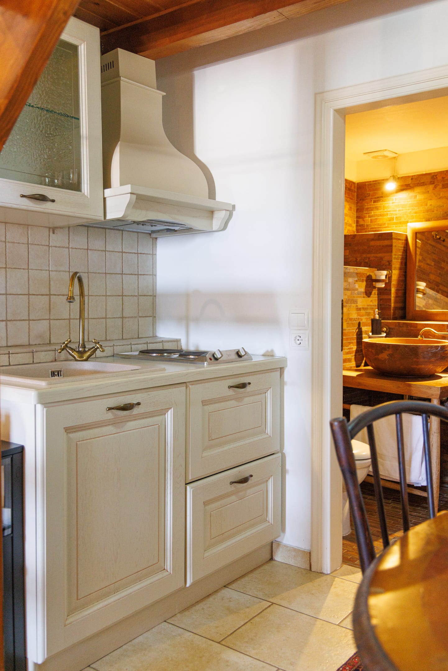 Megalithiko (Big-stone) Multi-level suite with mountain view and sea view