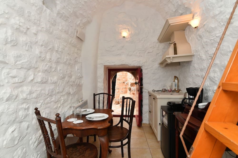 Polemopyrgos (War tower) Τwo-bedroom suite with sea and mountain view