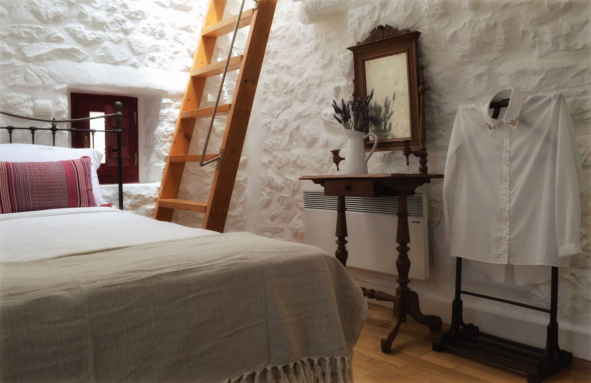 Polemopyrgos (War tower) Τwo-bedroom suite with sea and mountain view