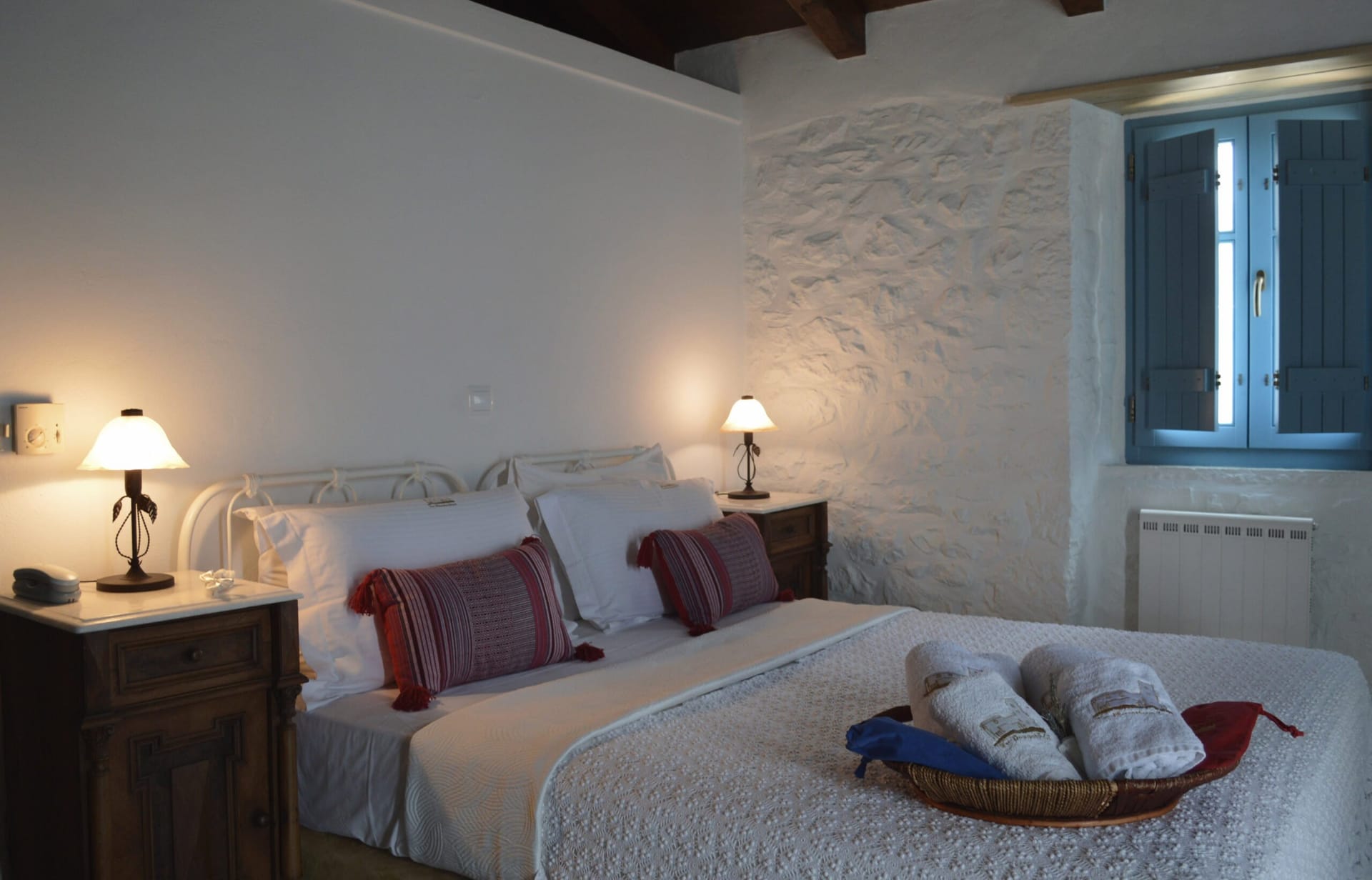 New Solar - Suite with queen-size bed & sea and mountain views