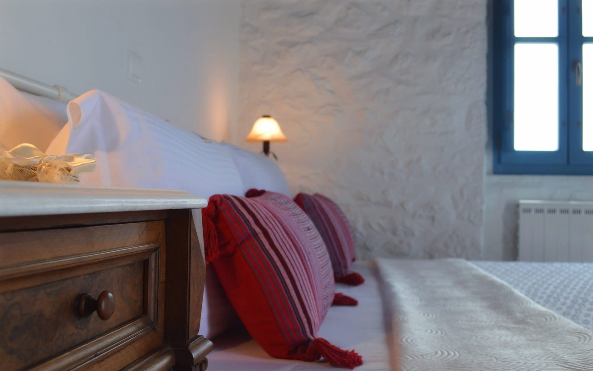 New Solar - Suite with queen-size bed & sea and mountain views