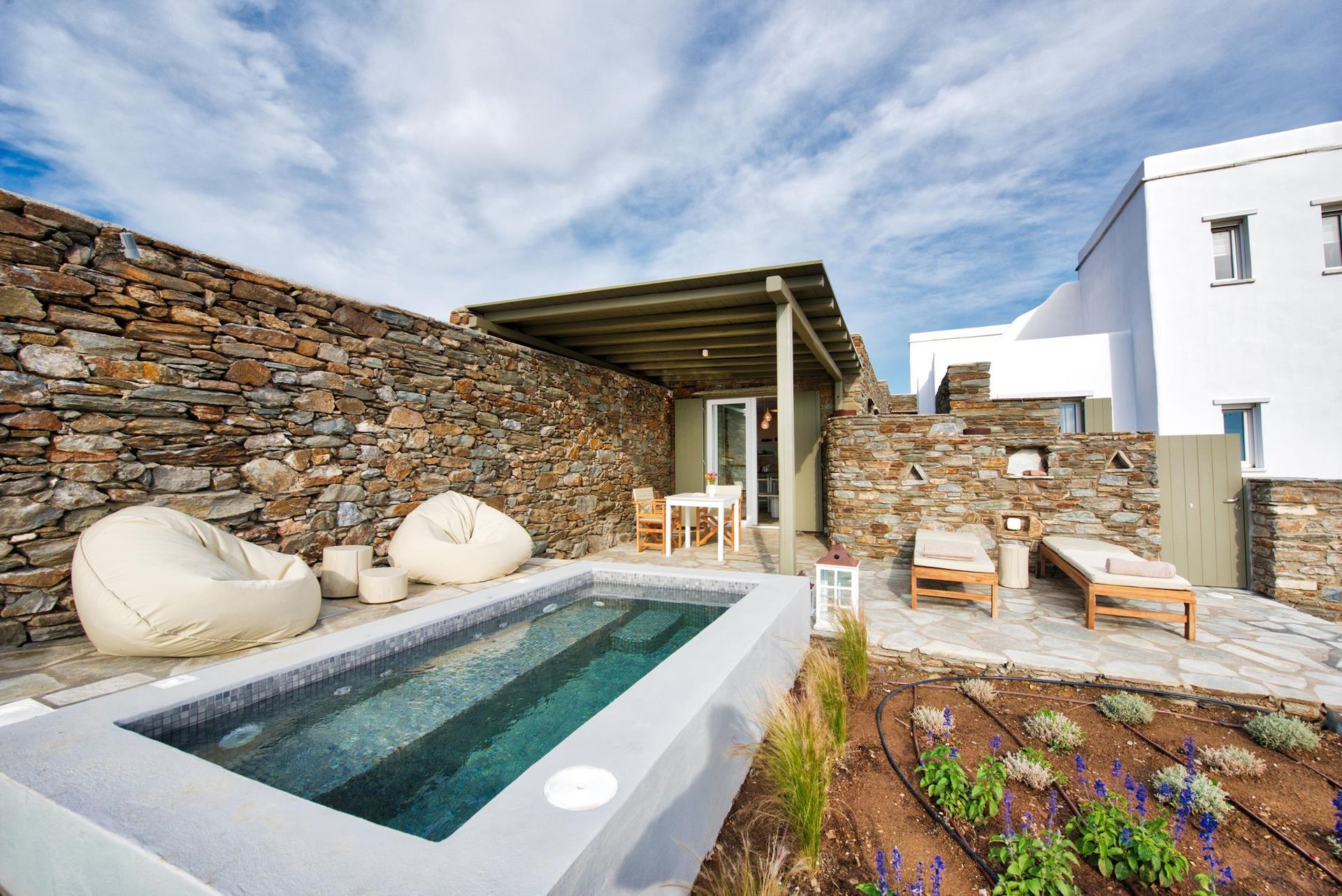 Cave Suite with Outdoor Hot Tub