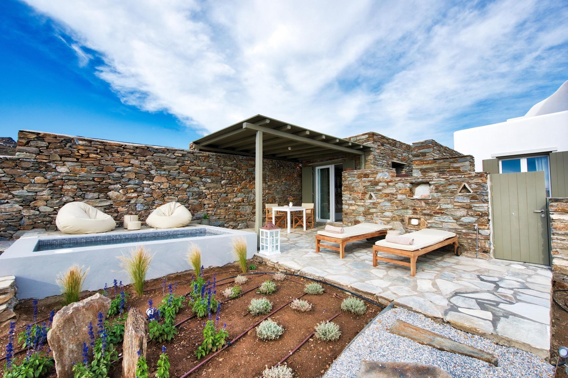 Cave Suite with Outdoor Hot Tub