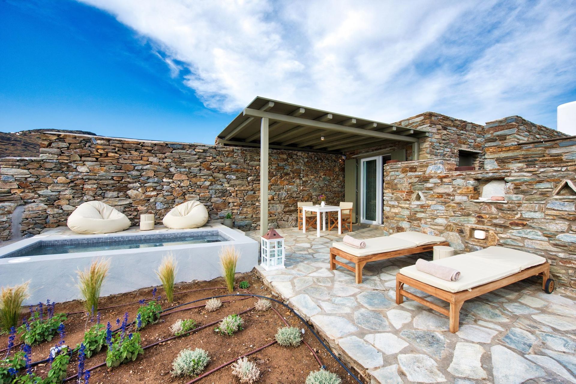Cave Suite with Outdoor Hot Tub