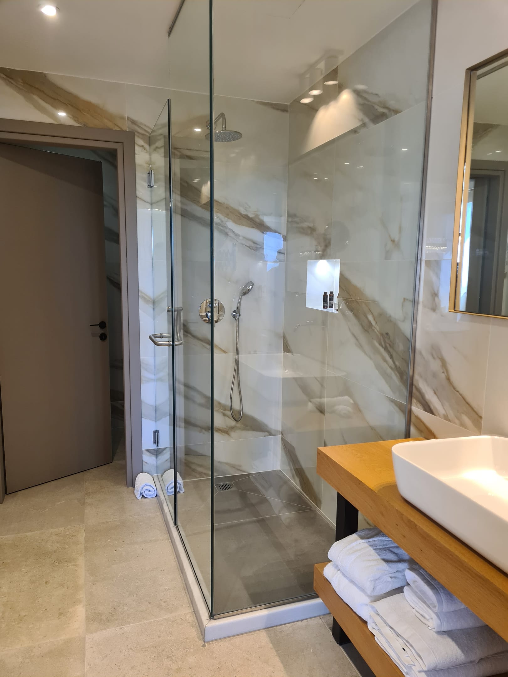 Galaxy Suite Forest View & Outdoor Hot Tub