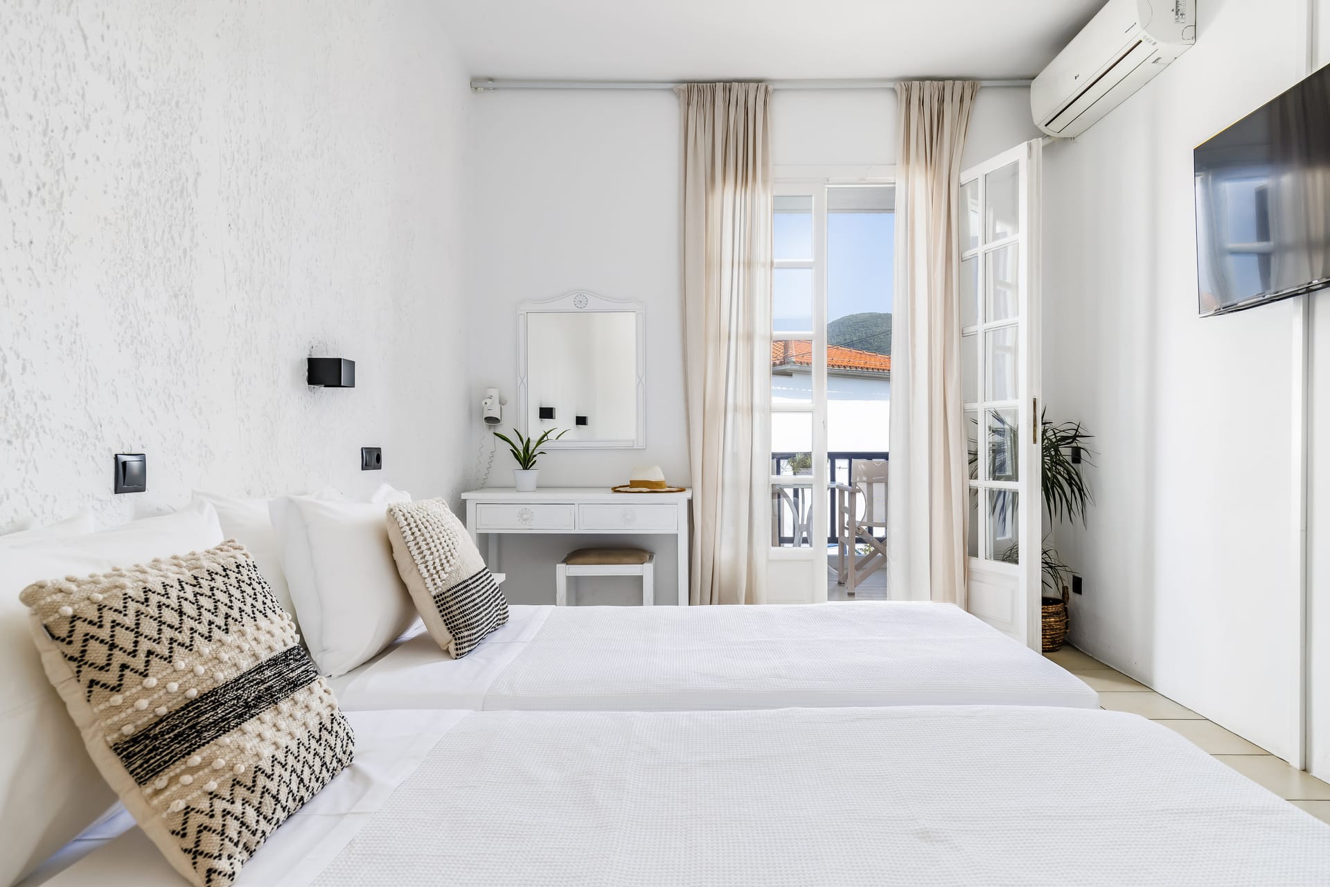 Smart Budget Room