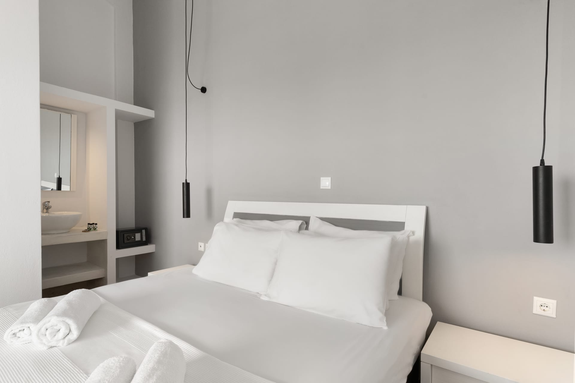 2 Bedroom Pool Suite Sea view