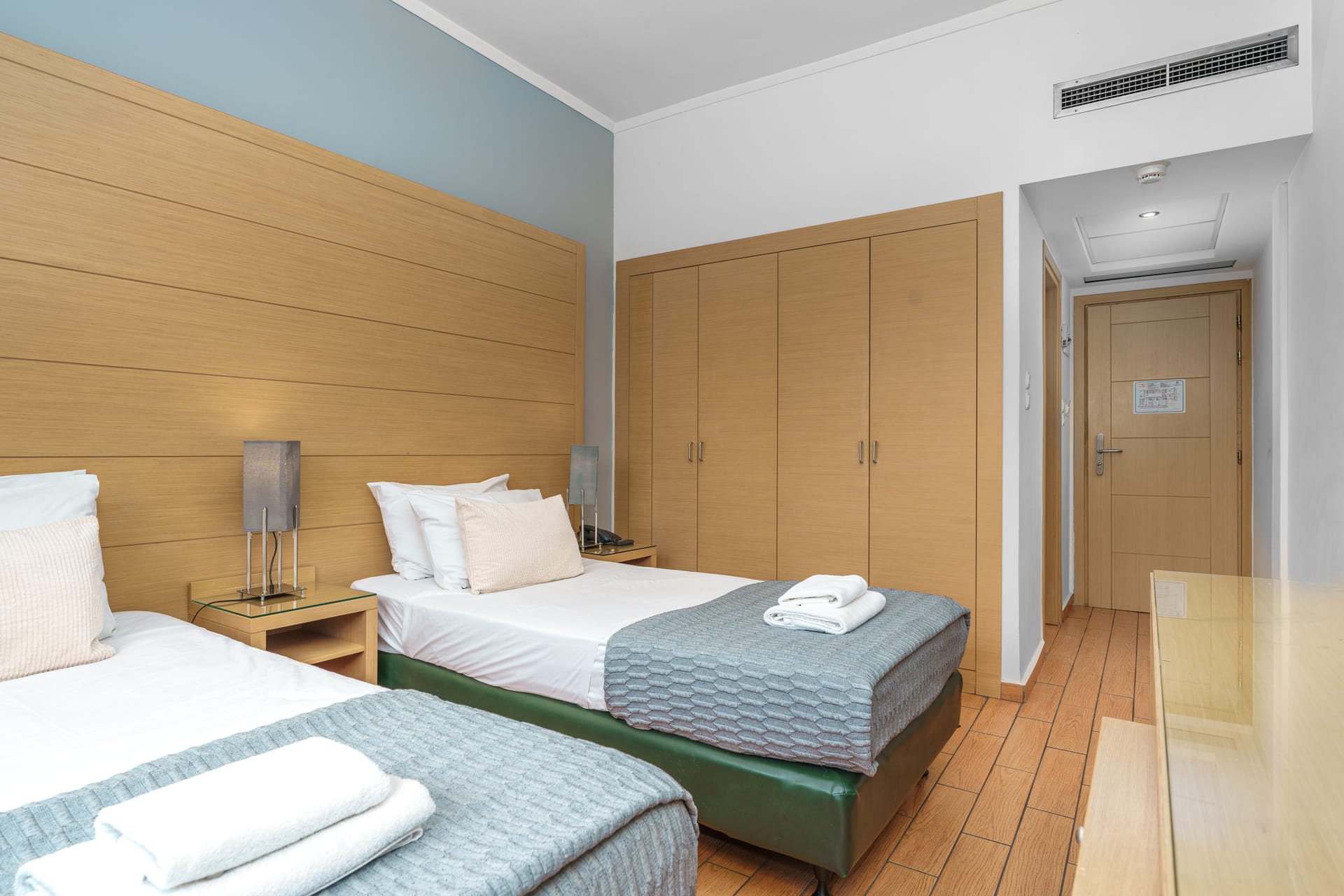Twin Bed Room