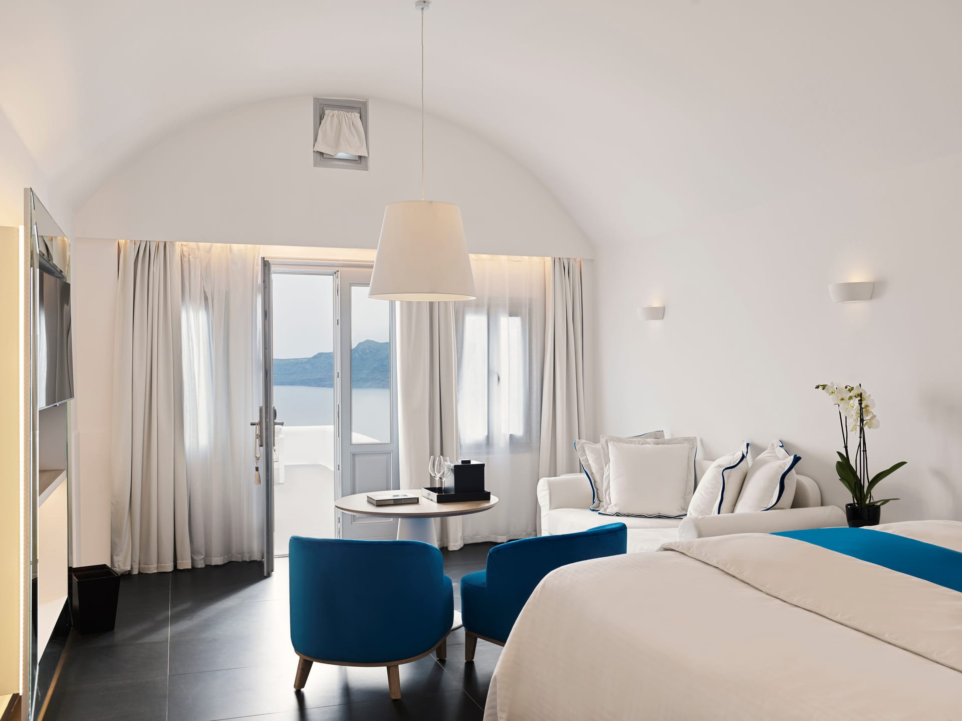 Honeymoon Suite with Jetted Tub - Pelagos House