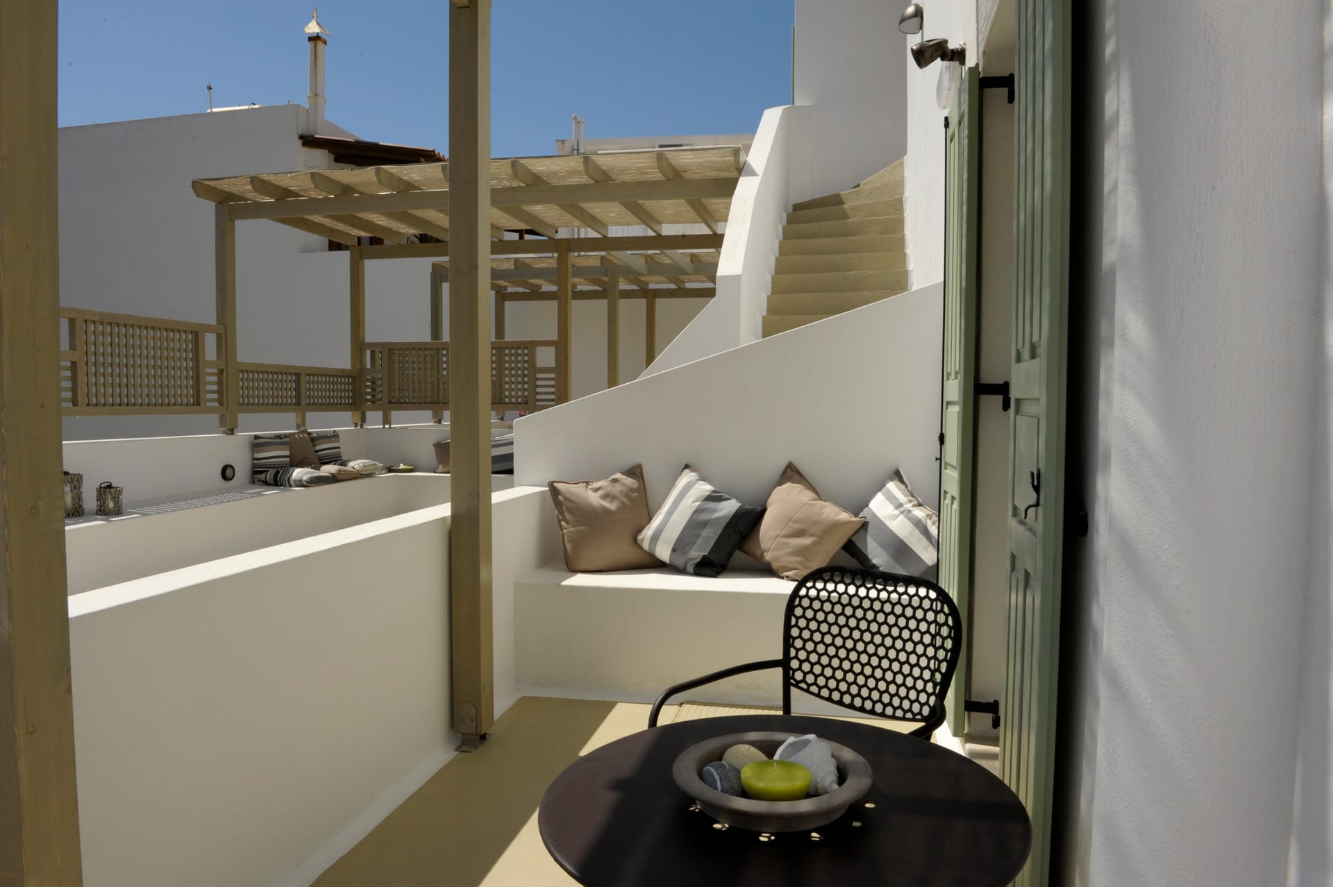 1-2 GROUND FLOOR SHARED VERANDA SIDE SEA VIEW