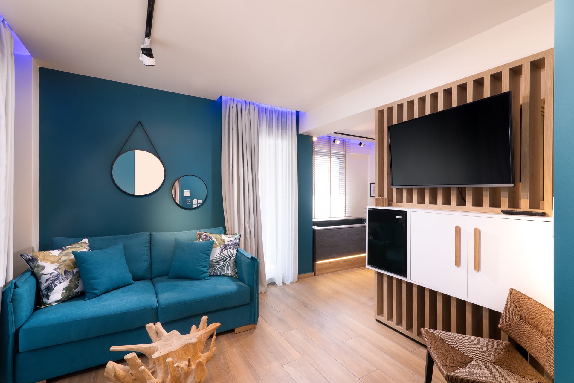 Deluxe Suite with Indoor Jacuzzi