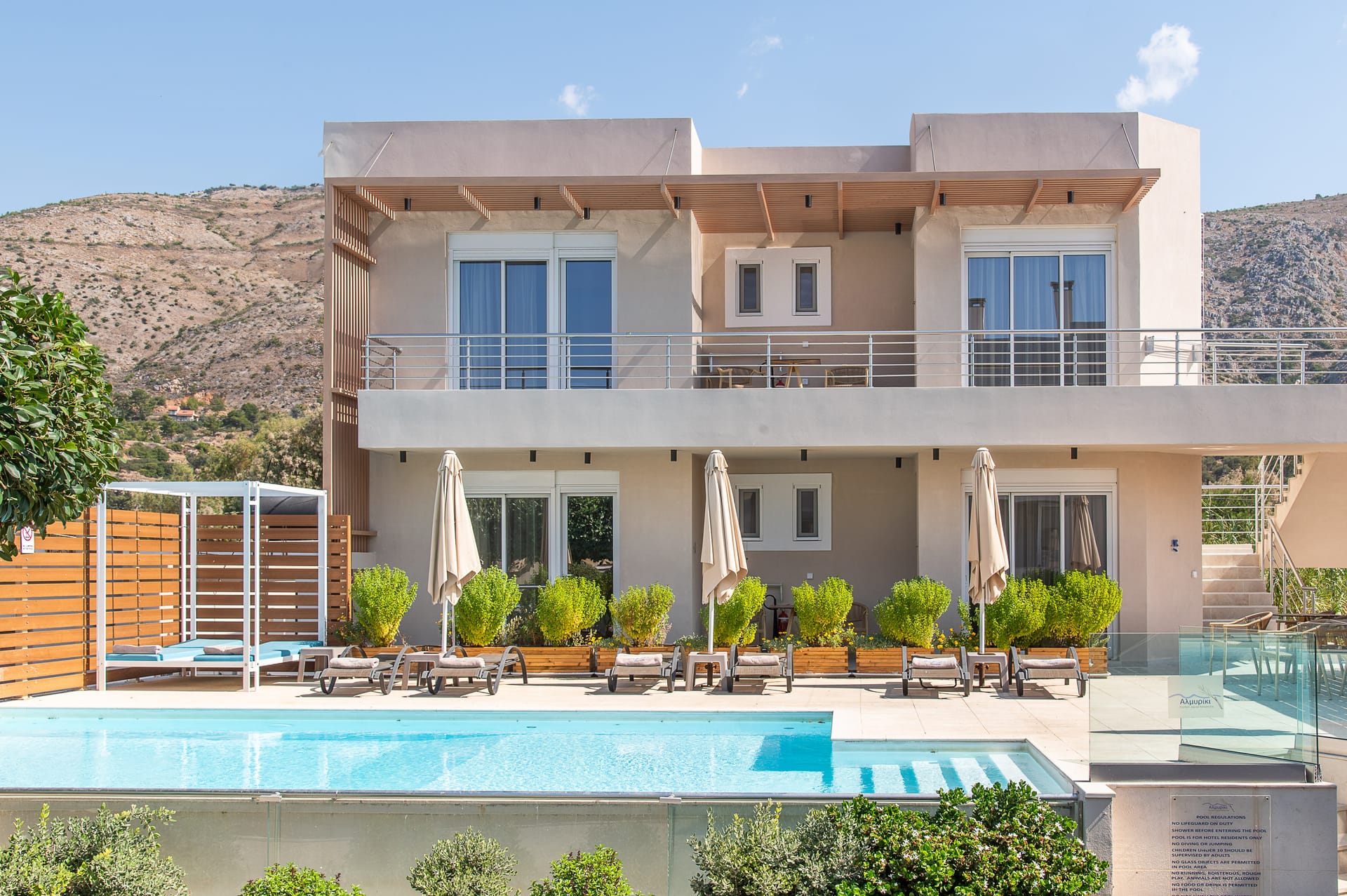 Deluxe Pool View Room