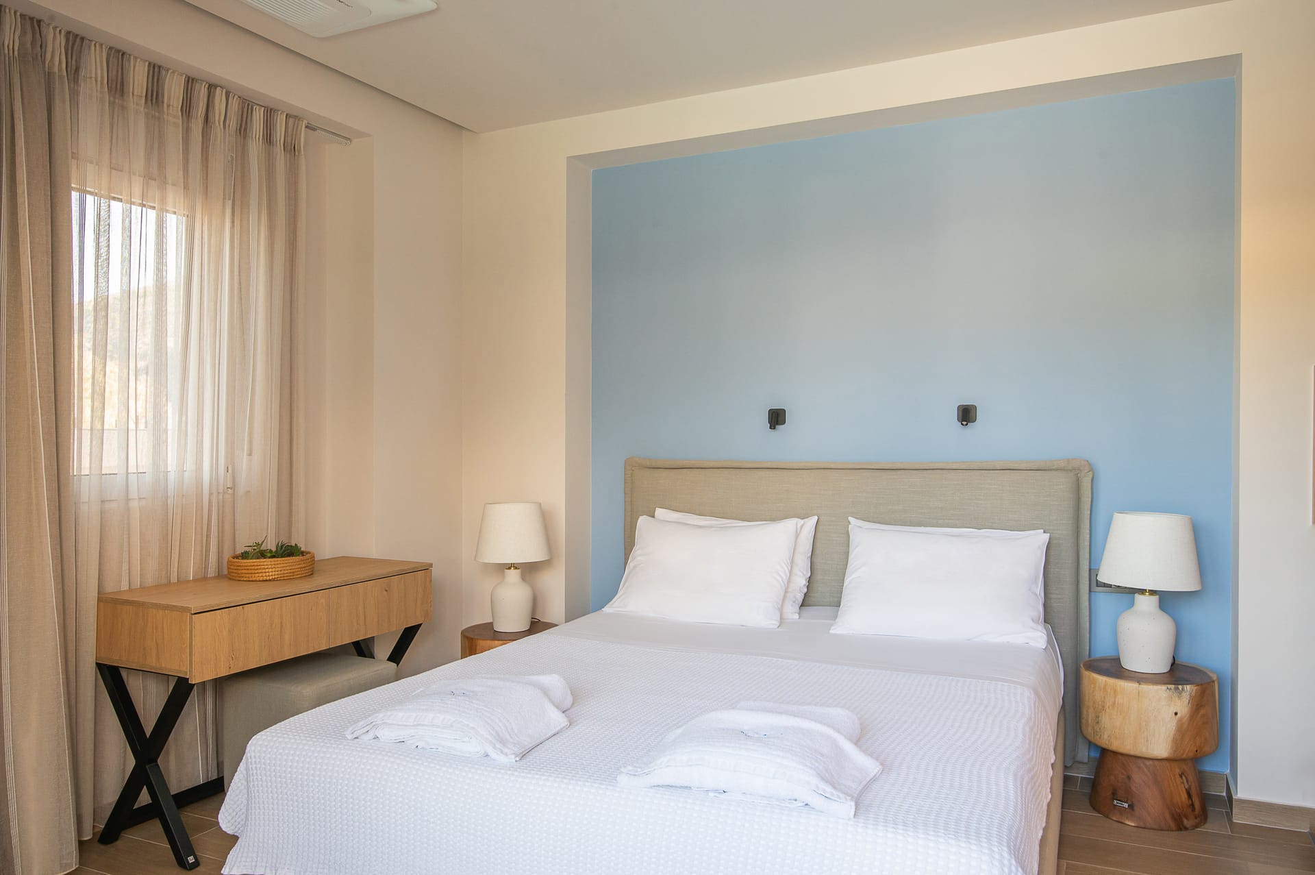 Deluxe Pool View Room