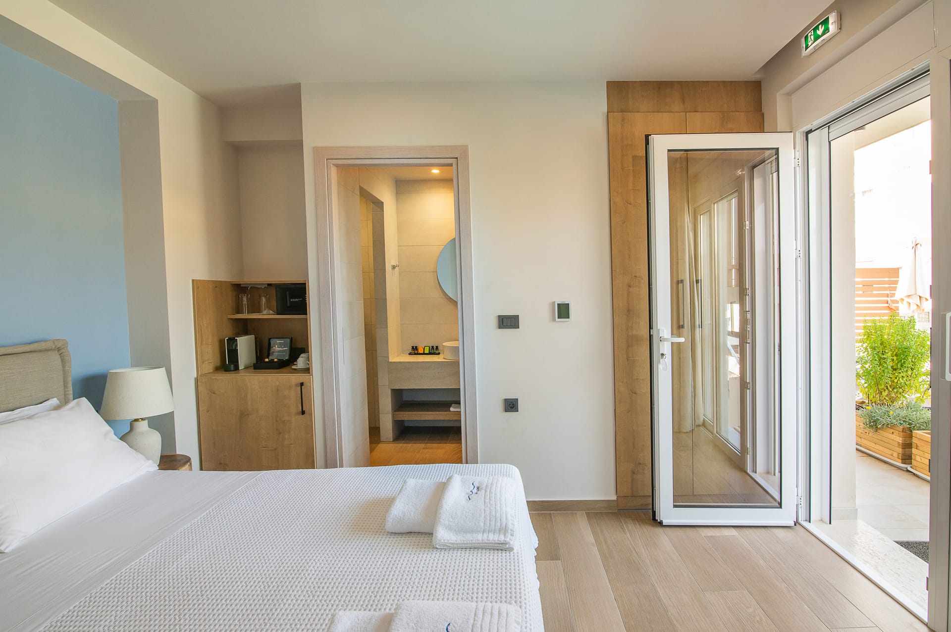 Deluxe Pool View Room