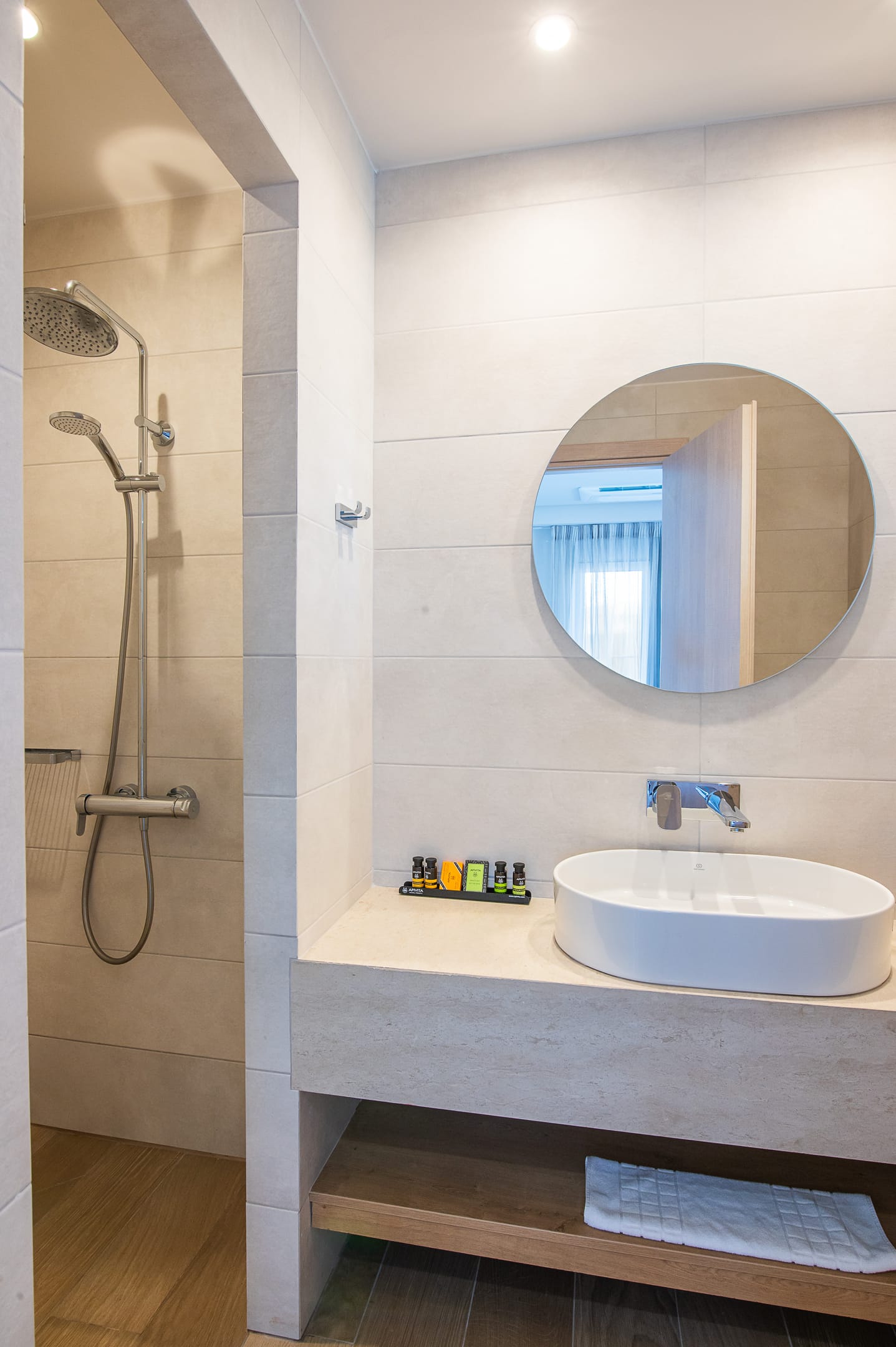 Deluxe Pool View Room