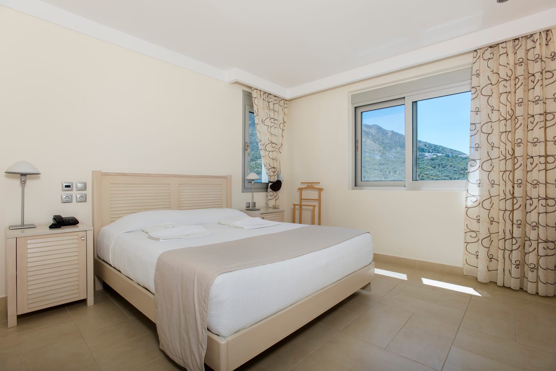 Family Apartment with Mountain View