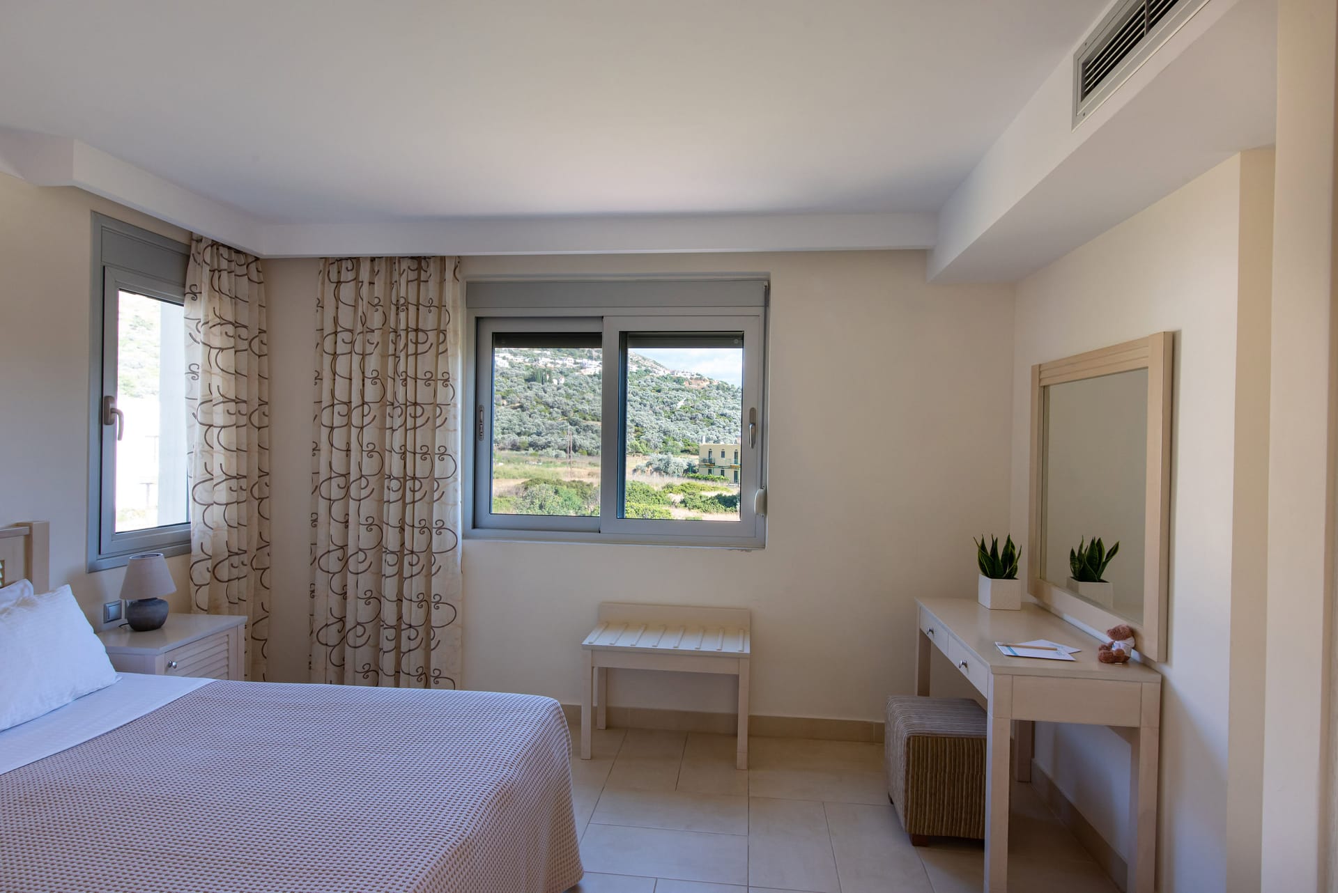 Family Apartment with Mountain View