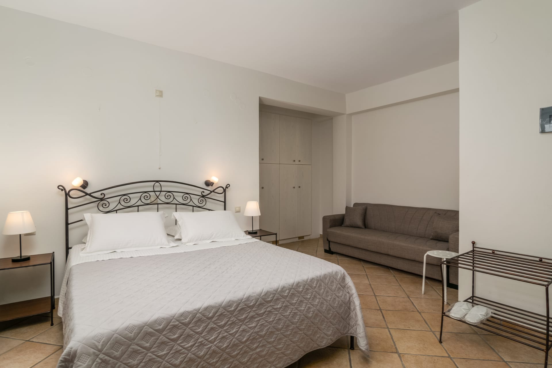 Economy Room