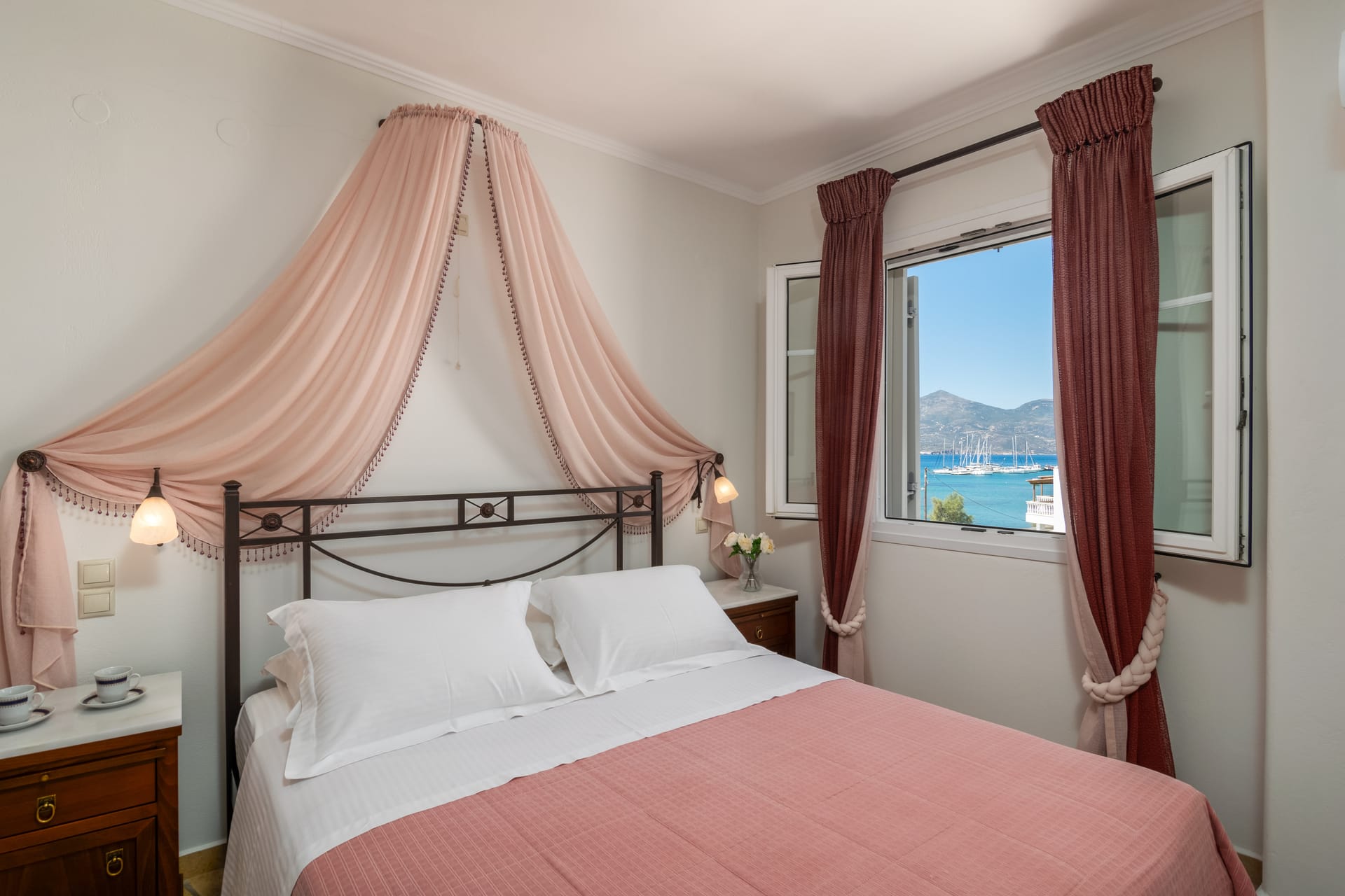 Junior suite with partial sea view