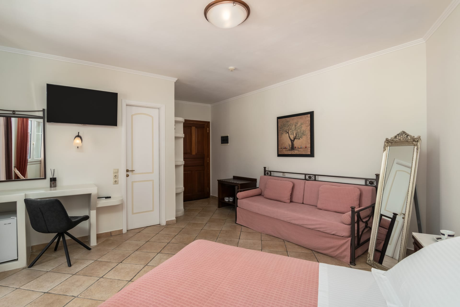 Junior suite with partial sea view