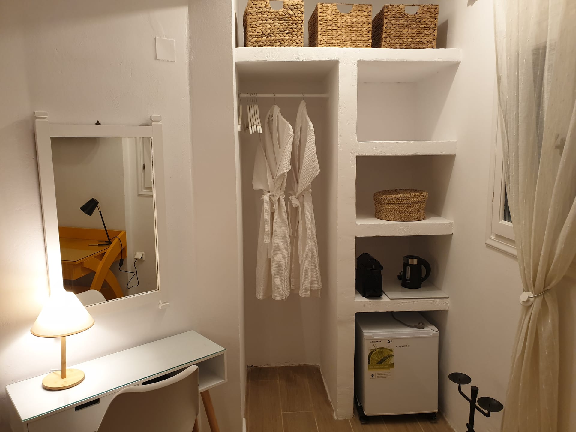 Hera J. Suite Sea View