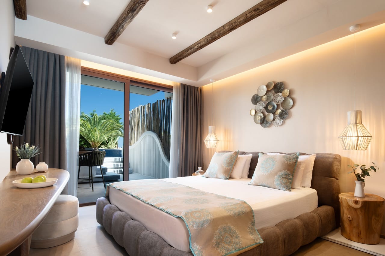 Junior Suite with Sharing Pool Sea View