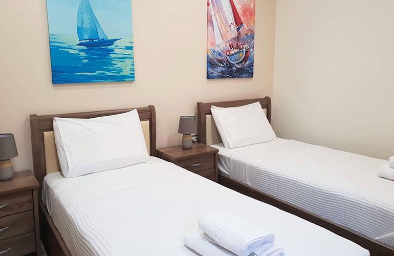 2 Bedrooms Apartment