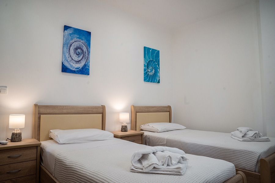 2 Bedrooms Apartment