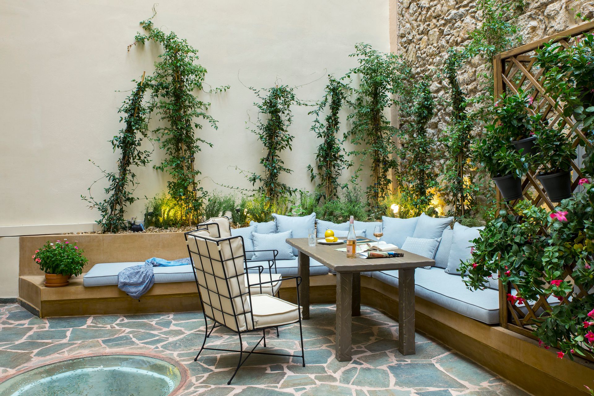 Courtyard Suite