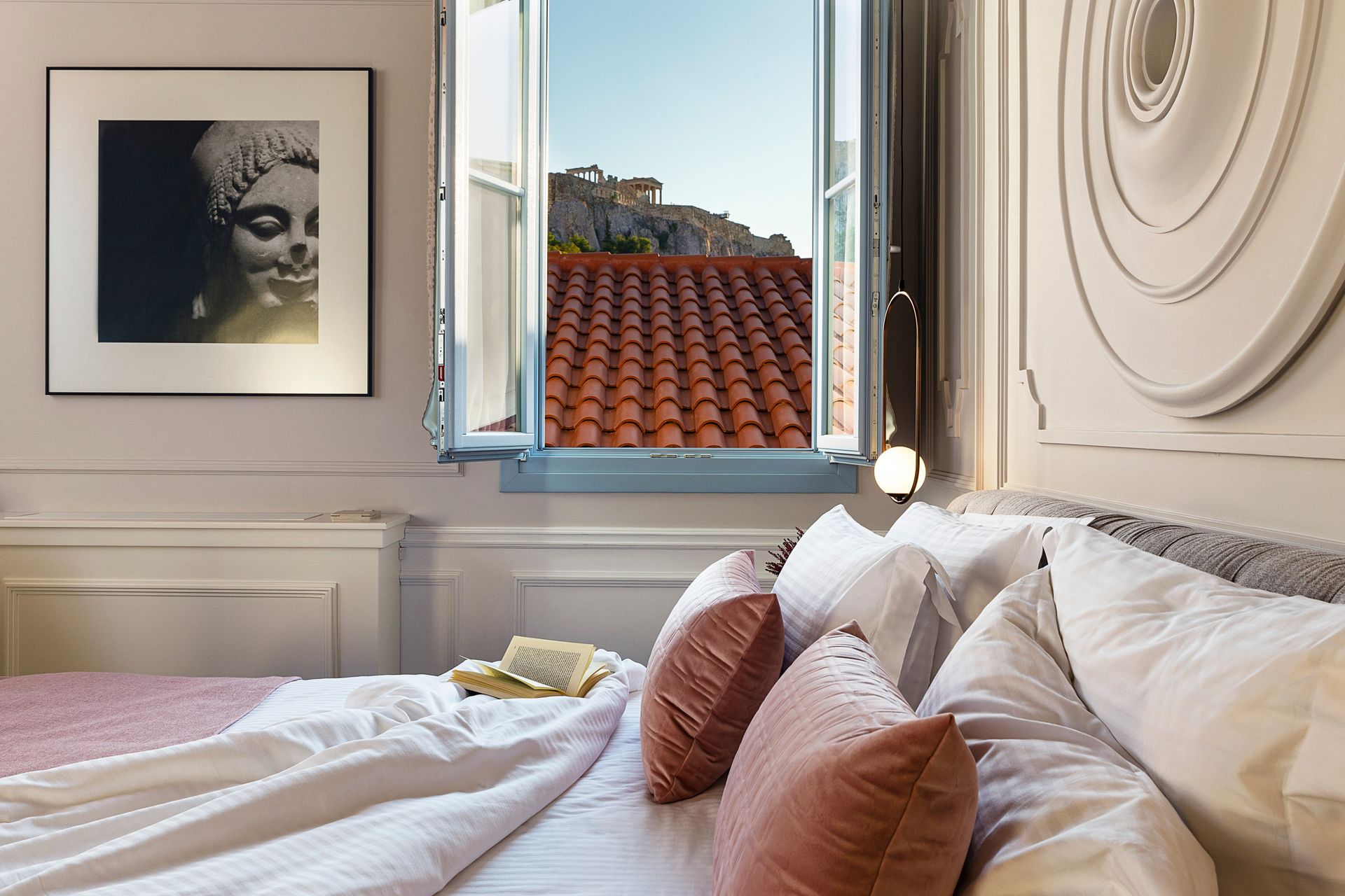 Iconic Suite with Acropolis View &amp; Private Jacuzzi
