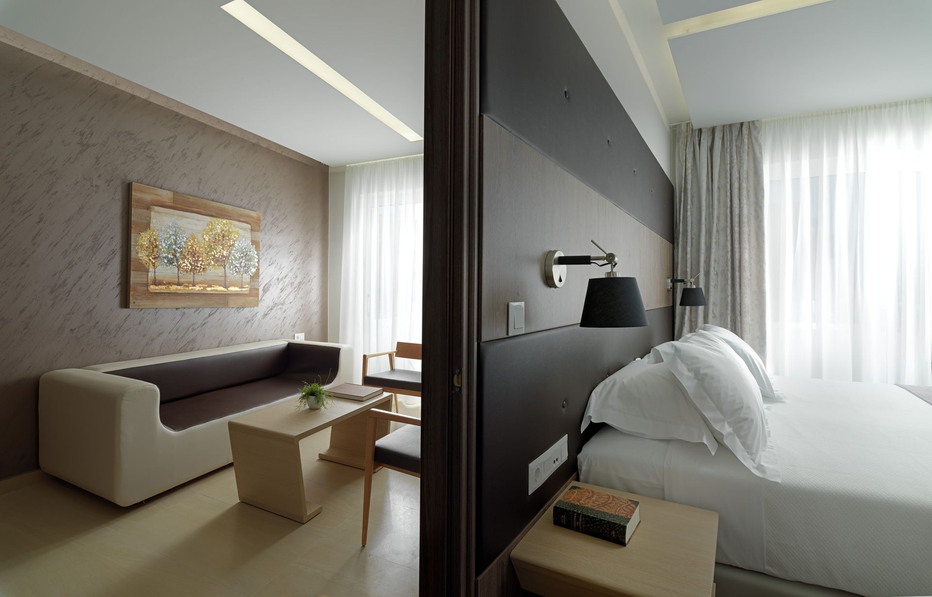 Deluxe Suite with partial Sea View