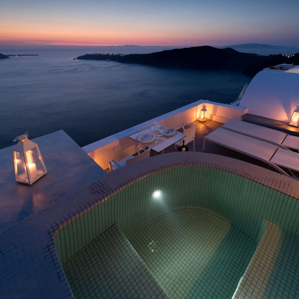 Deluxe Suite with Outdoor heated whirlpool with Caldera and Sunset view