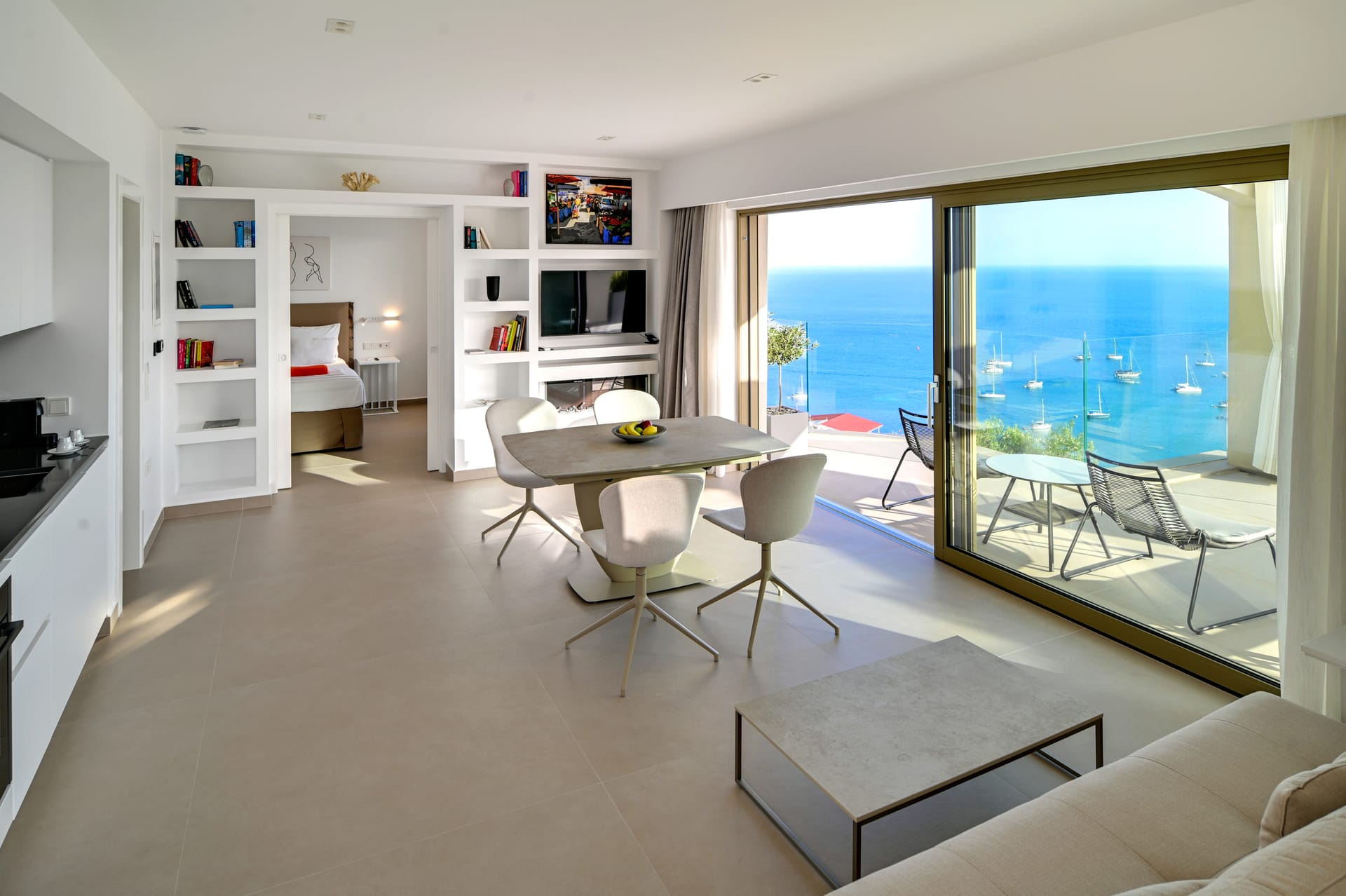 Superior Suite with Sea View &amp; Private Outdoor Jacuzzi