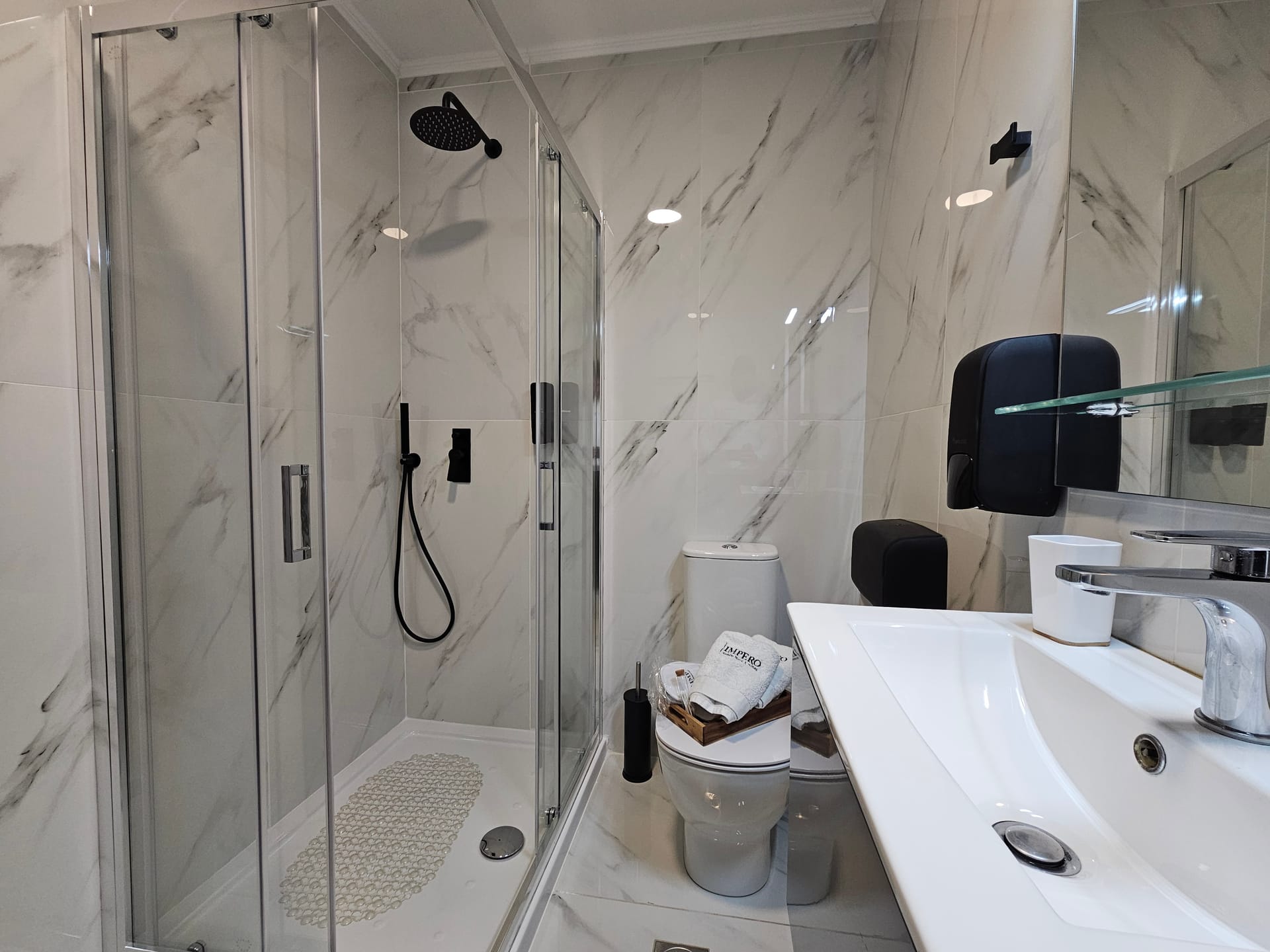 Supreme Room (No. 3)