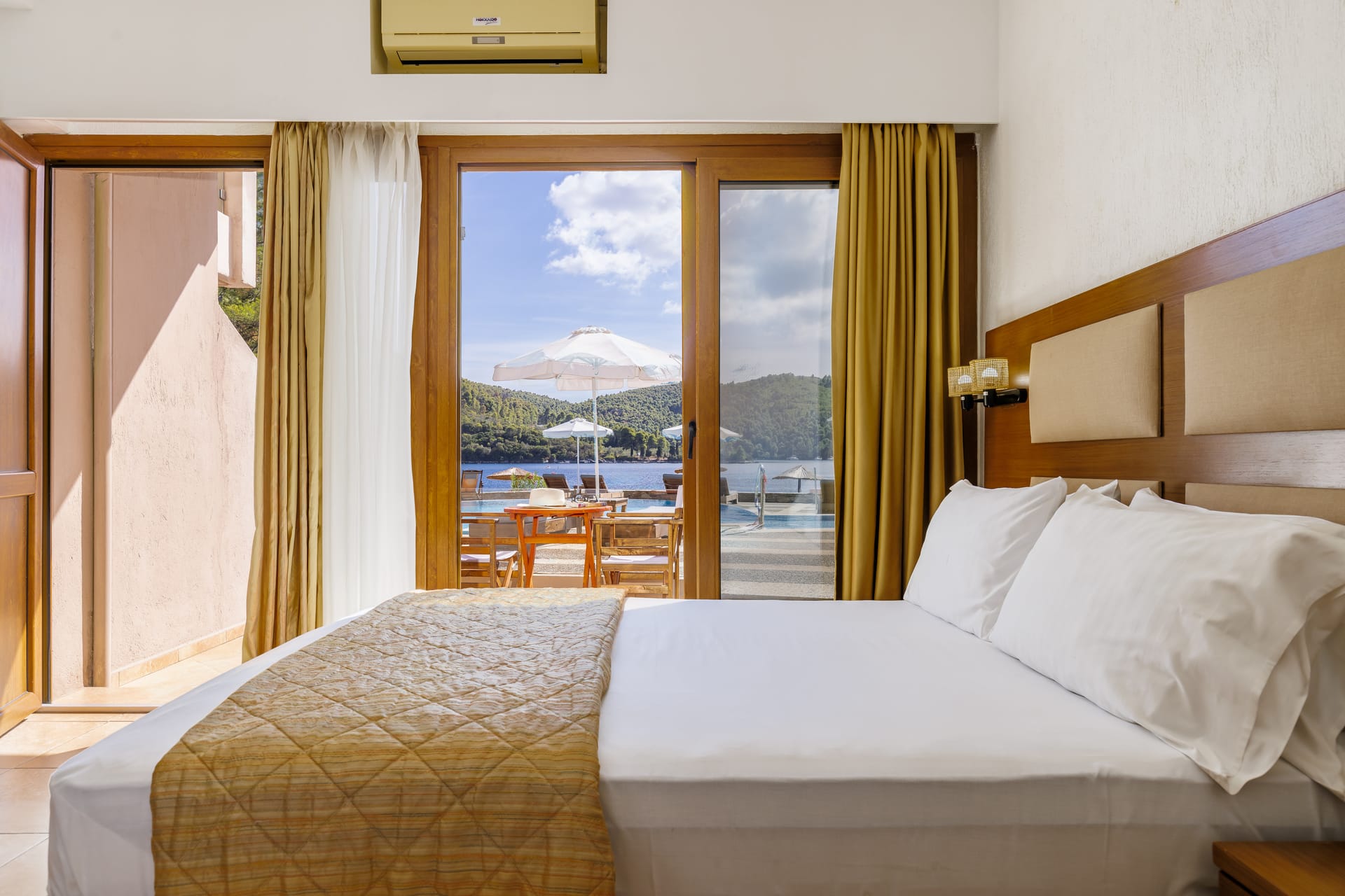 Double Room Ground Floor Pool View  (13-15m²)