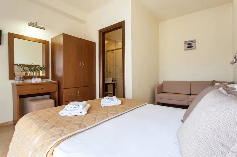 Double Room Ground Floor Pool View (13-15m²)