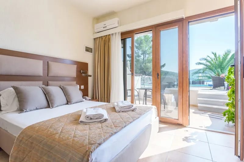 Double Room Ground Floor Pool View  (13-15m²)