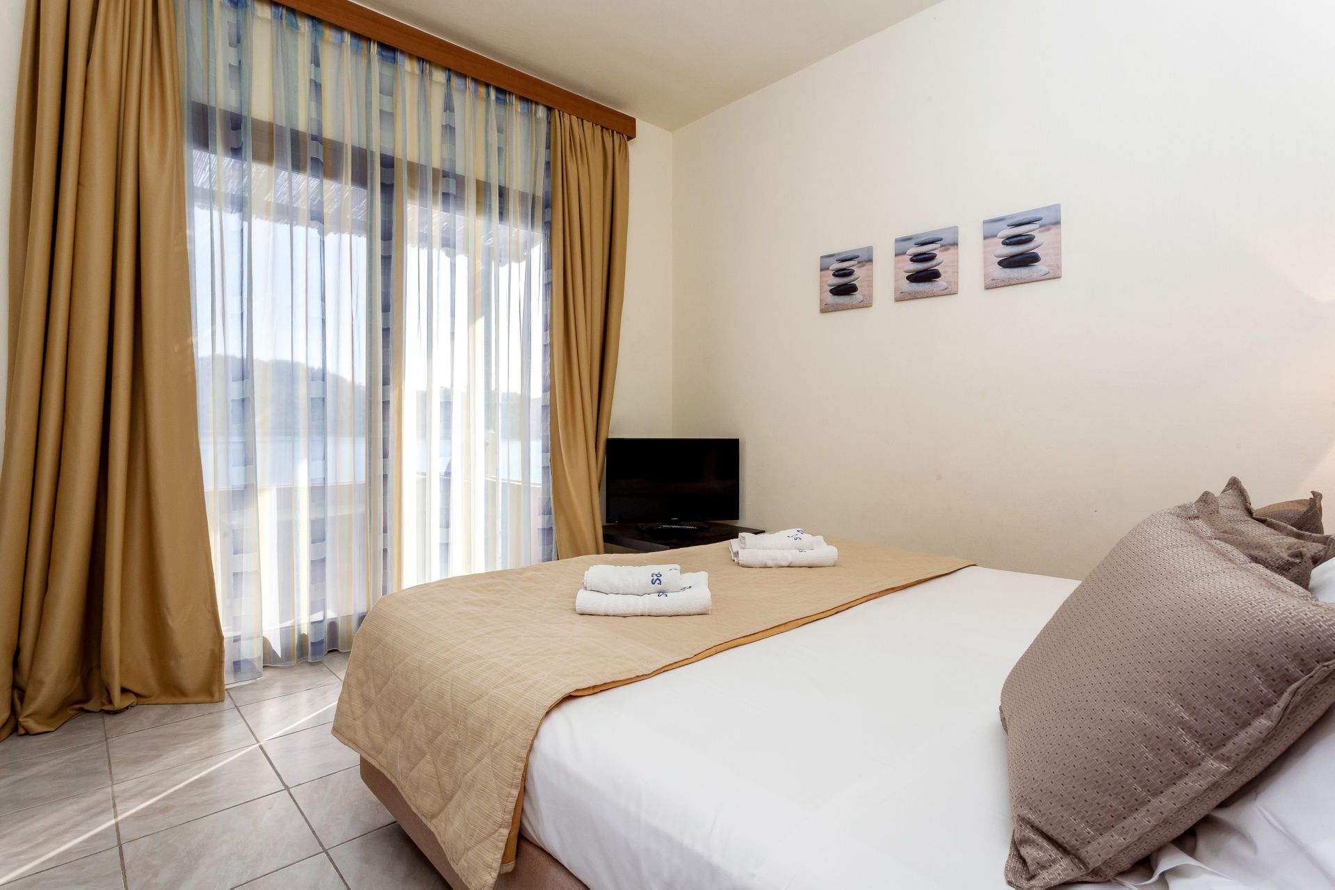 Double Room Upper Floor Sea View (12-14m²)