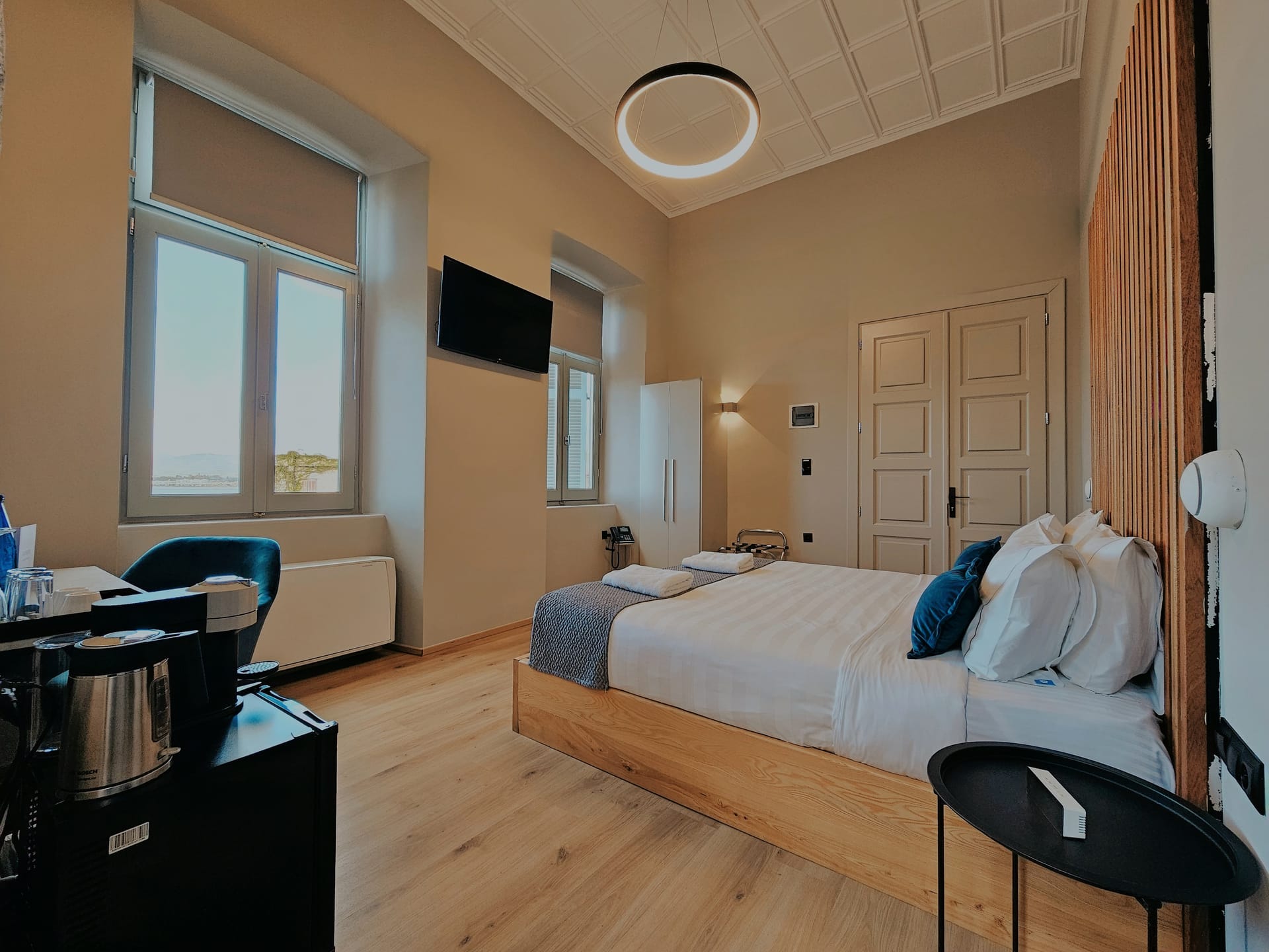 Deluxe Suite with Sea View (No. 5)