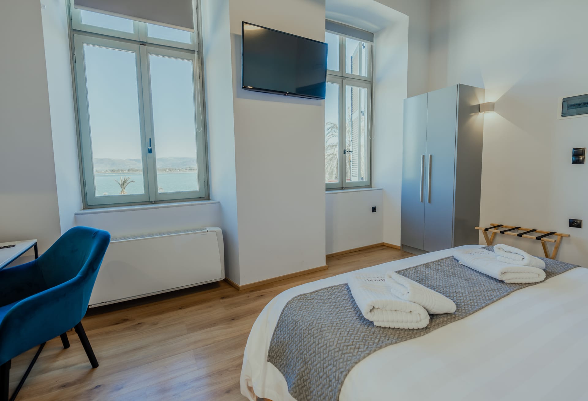 Deluxe Suite with Sea View (No. 5)