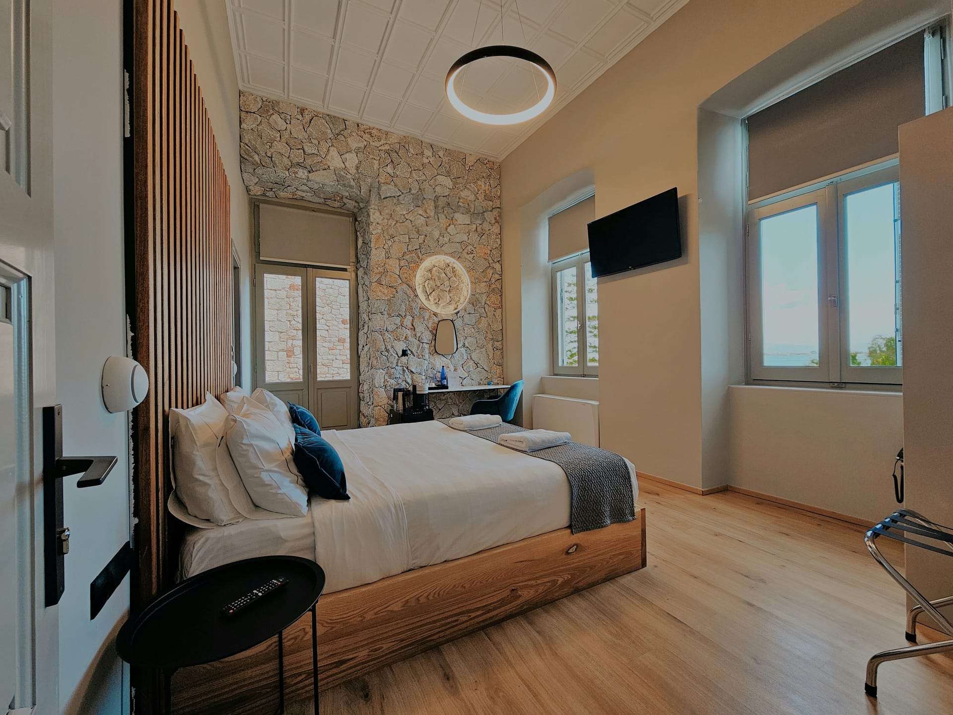 Deluxe Suite with Sea View (No. 5)