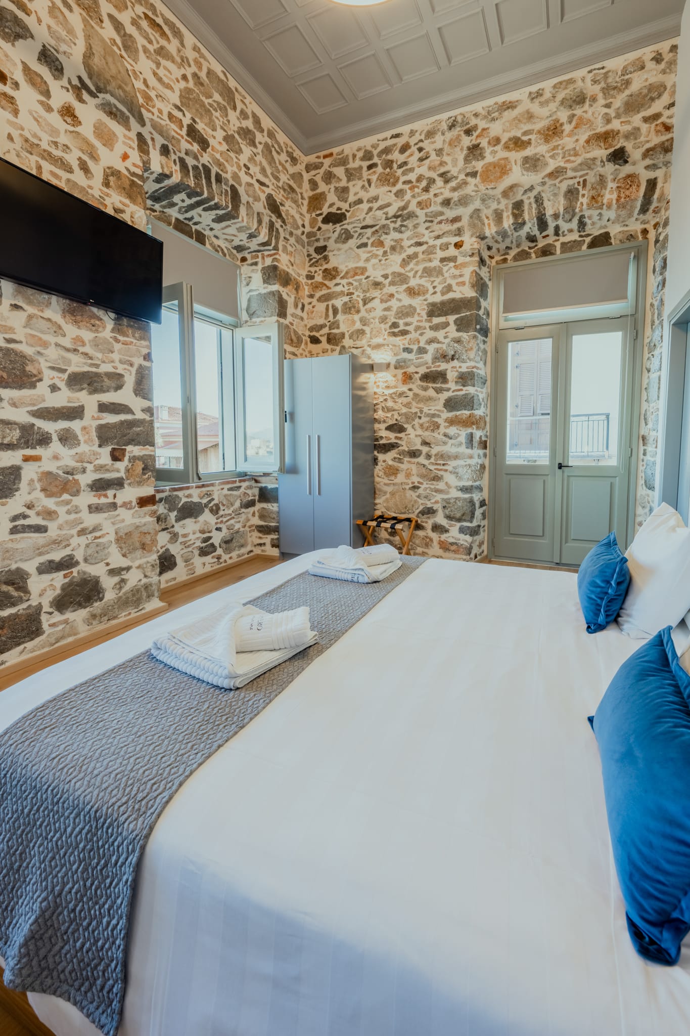 Deluxe Suite with Sea View (No. 6)