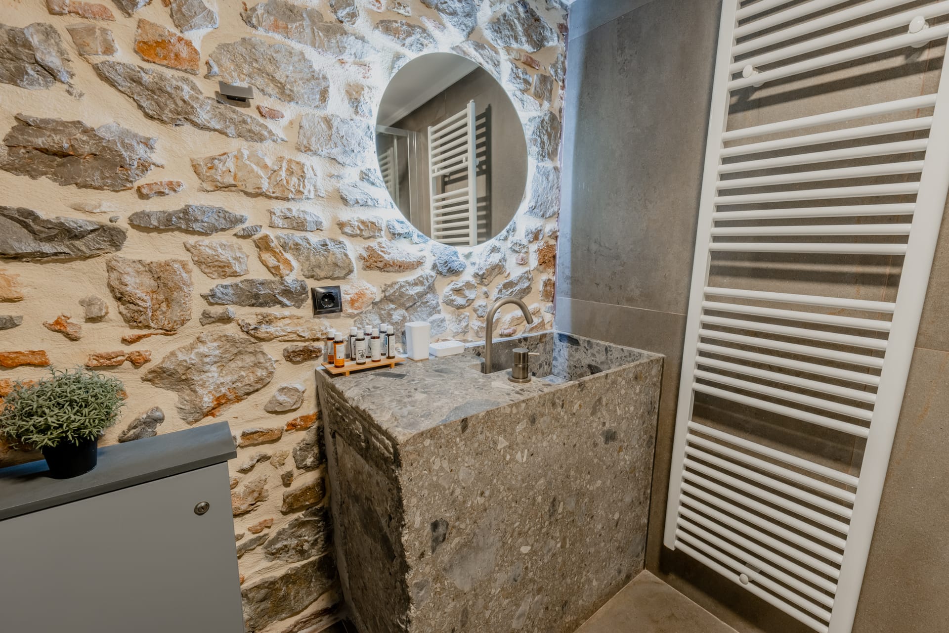 Deluxe Suite with Sea View (No. 6)