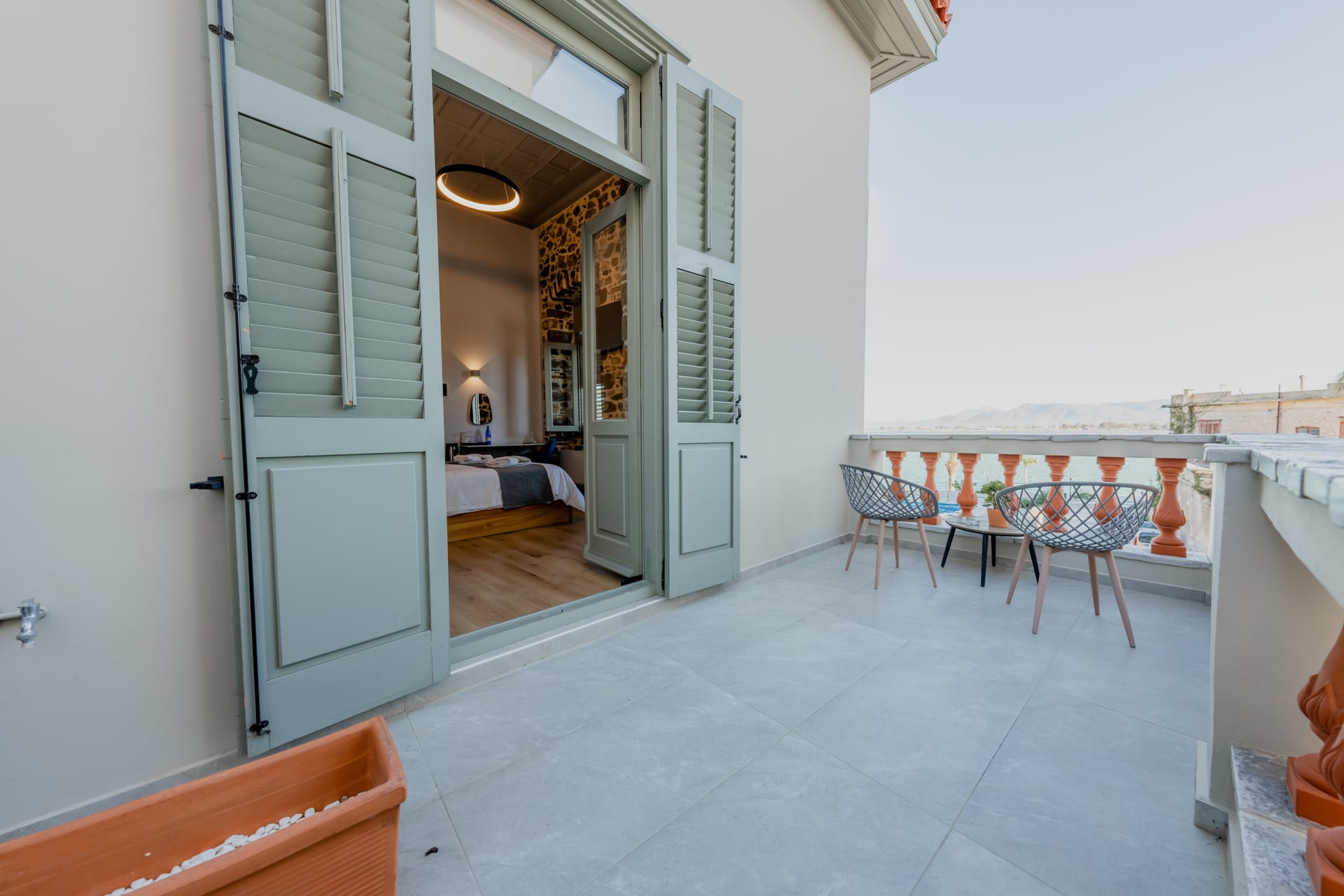 Deluxe Suite with Sea View (No. 6)