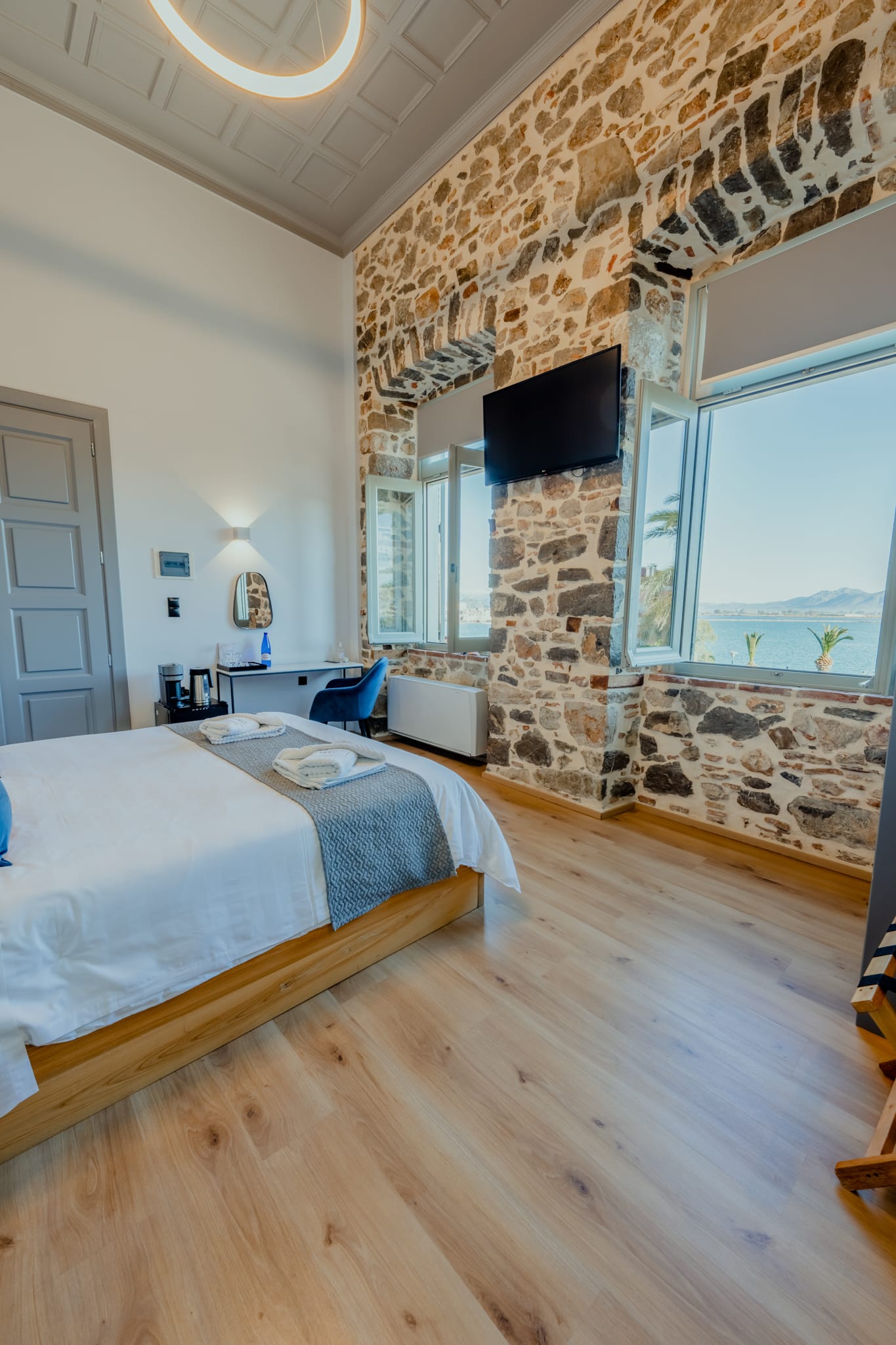 Deluxe Suite with Sea View (No. 6)