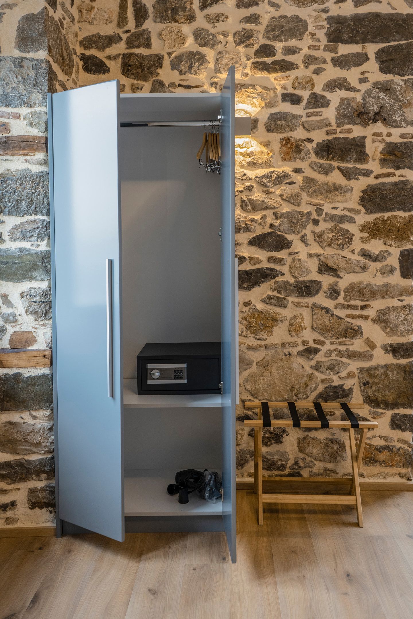 Deluxe Suite with Sea View (No. 6)