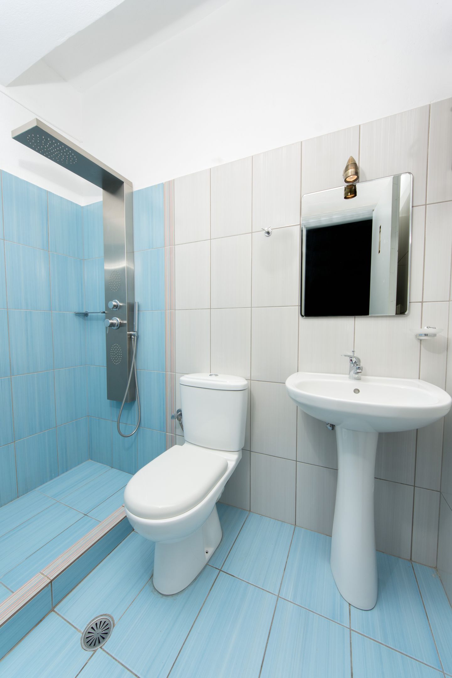 Depis Place - Triple Studio Semi-Basement