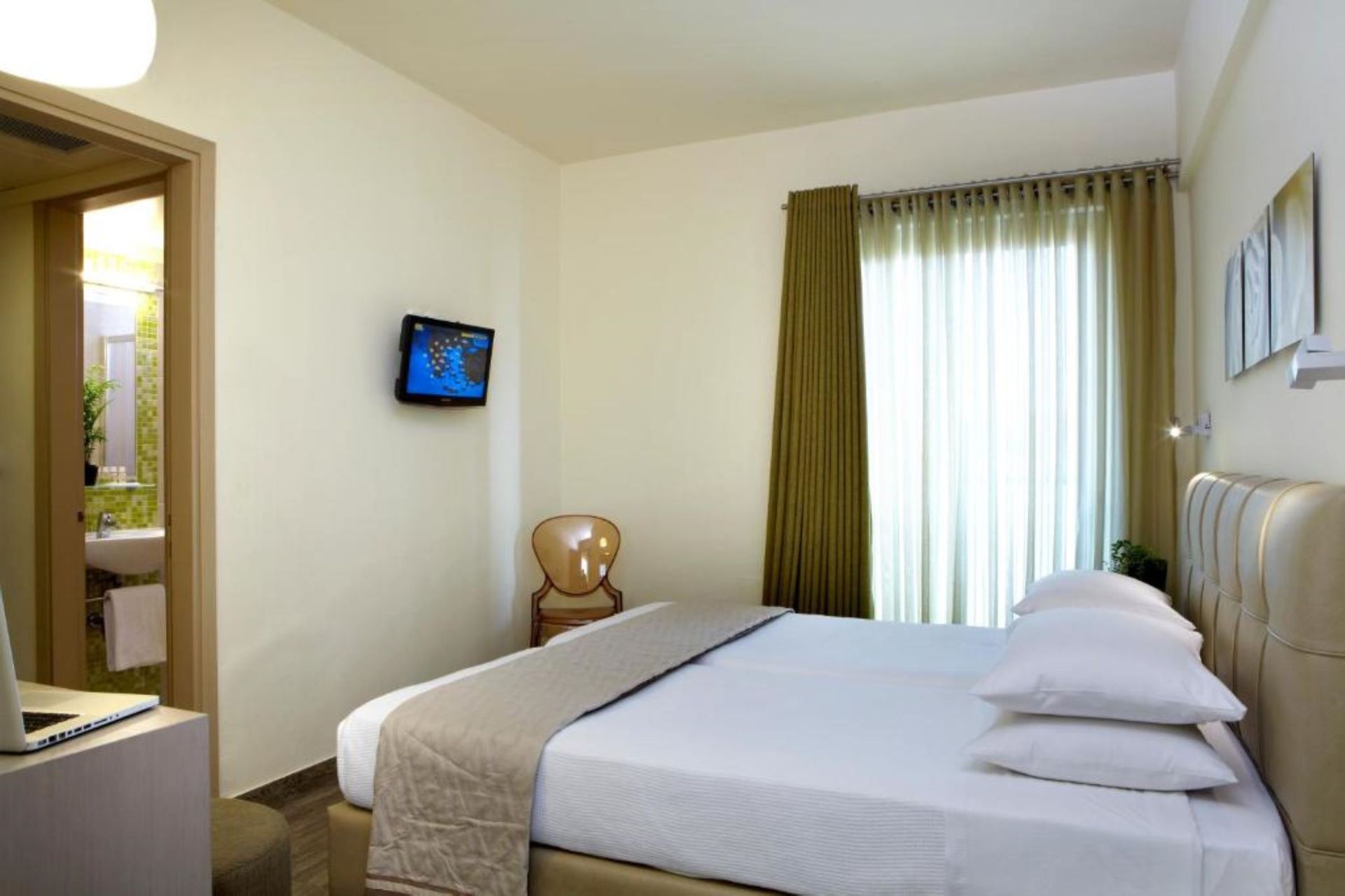 Double or Twin Room with Sea View 20m²